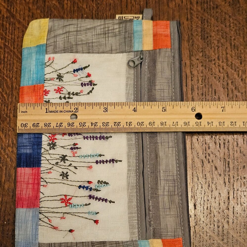 Traditional Korean Embroidered Ramie Moshi Wildflower Makeup Bag. Hand Made. - Picture 5 of 5